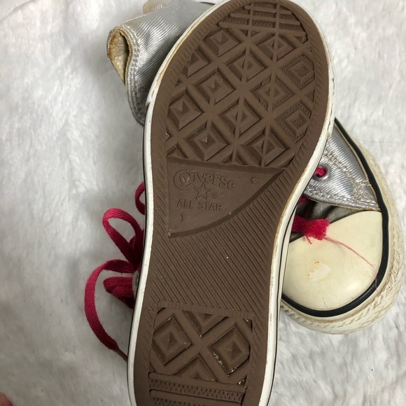 Girls Silver Converse Shoes. Size 1. - Picture 4 of 5